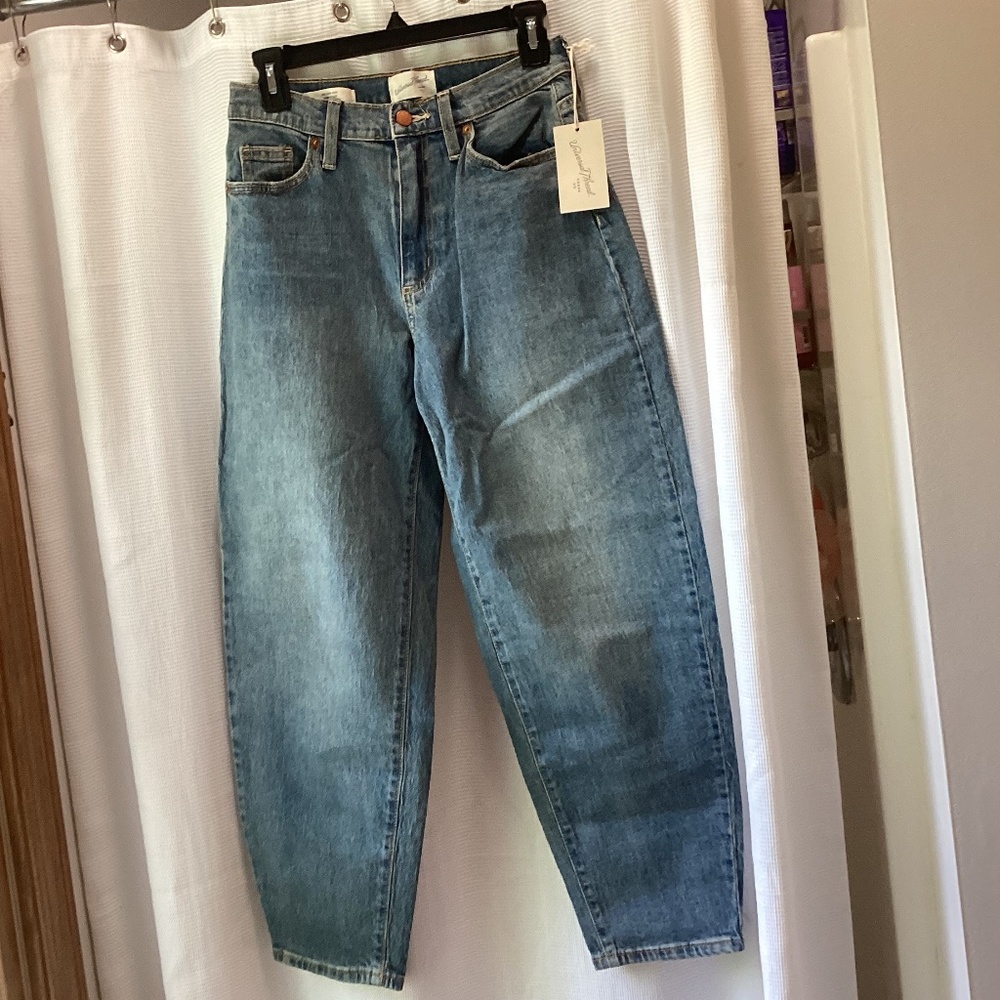 NWT Universal Thread Barrel Jeans * Medium Wash* 2